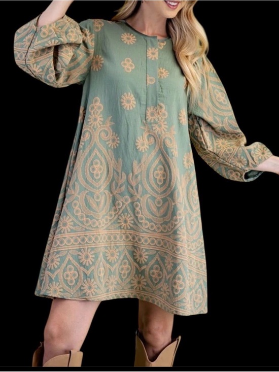 Gigio Dresses & Skirts - Boho Embroidered Sage Green Shift Dress
